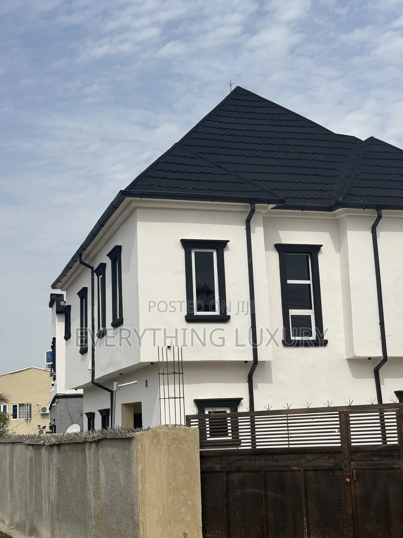5bdrm Duplex in Ushafa for sale