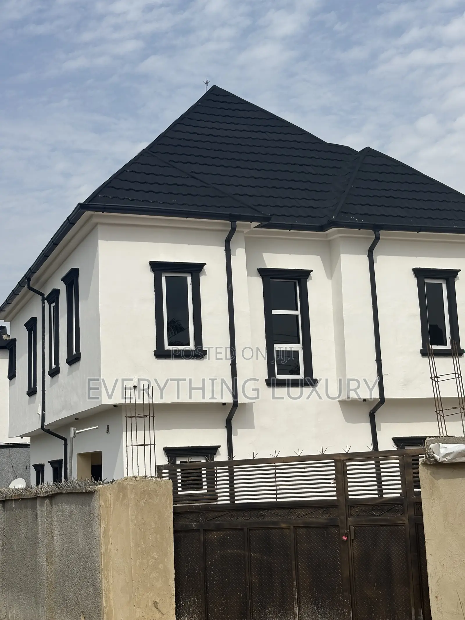 5bdrm Duplex in Ushafa for sale