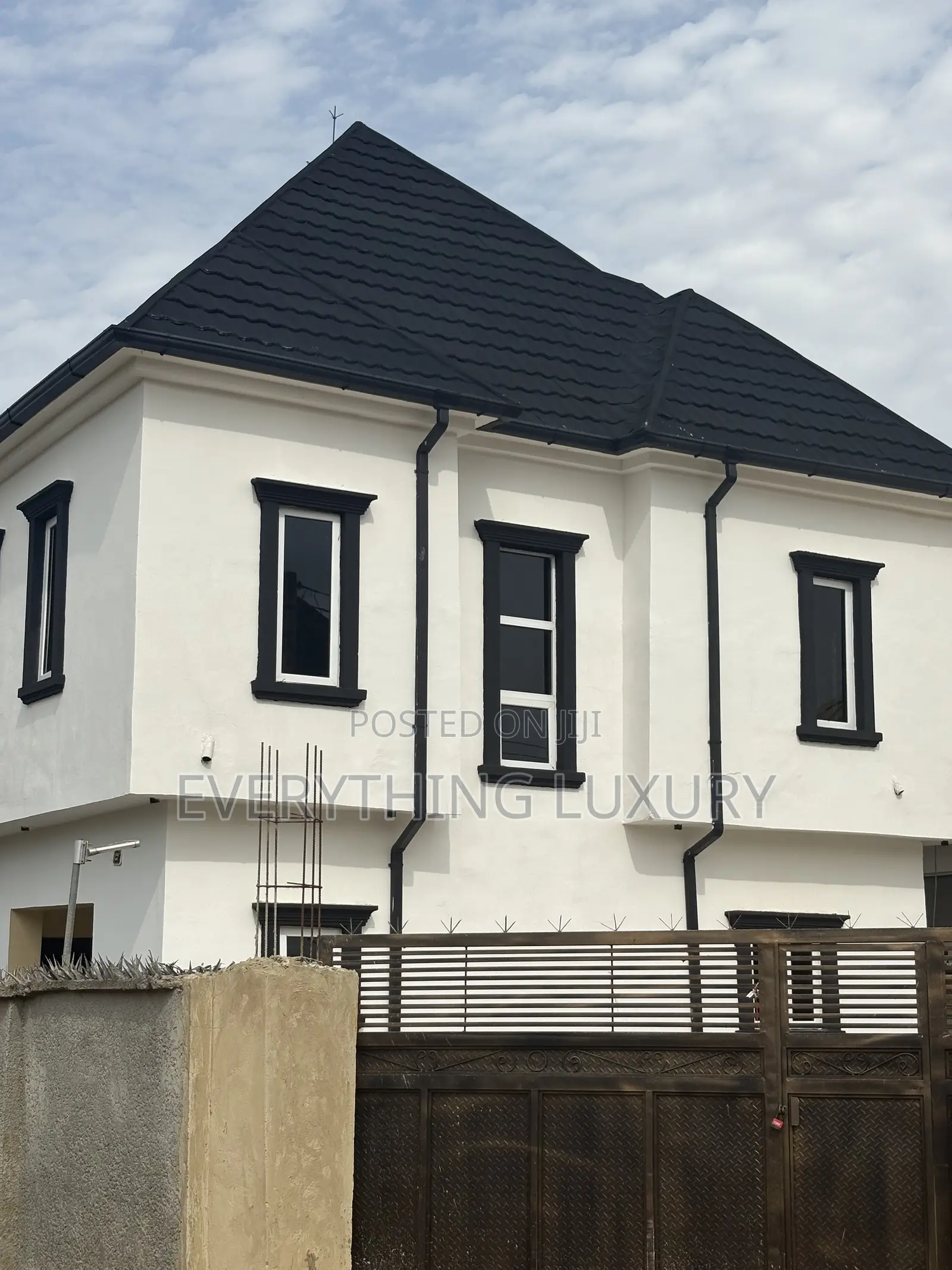 5bdrm Duplex in Ushafa for sale