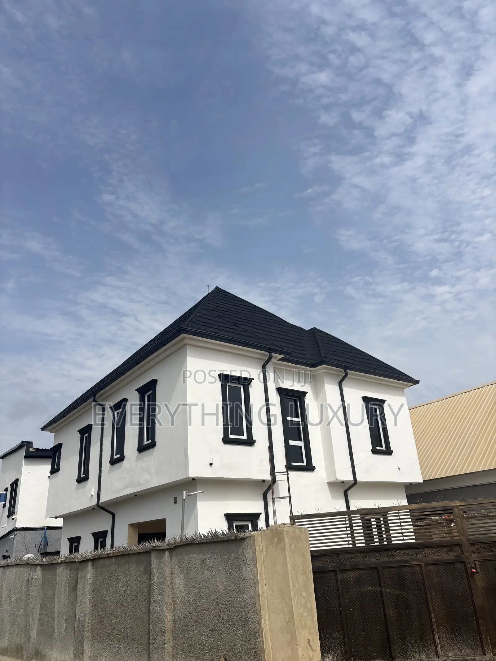 5bdrm Duplex in Ushafa for sale