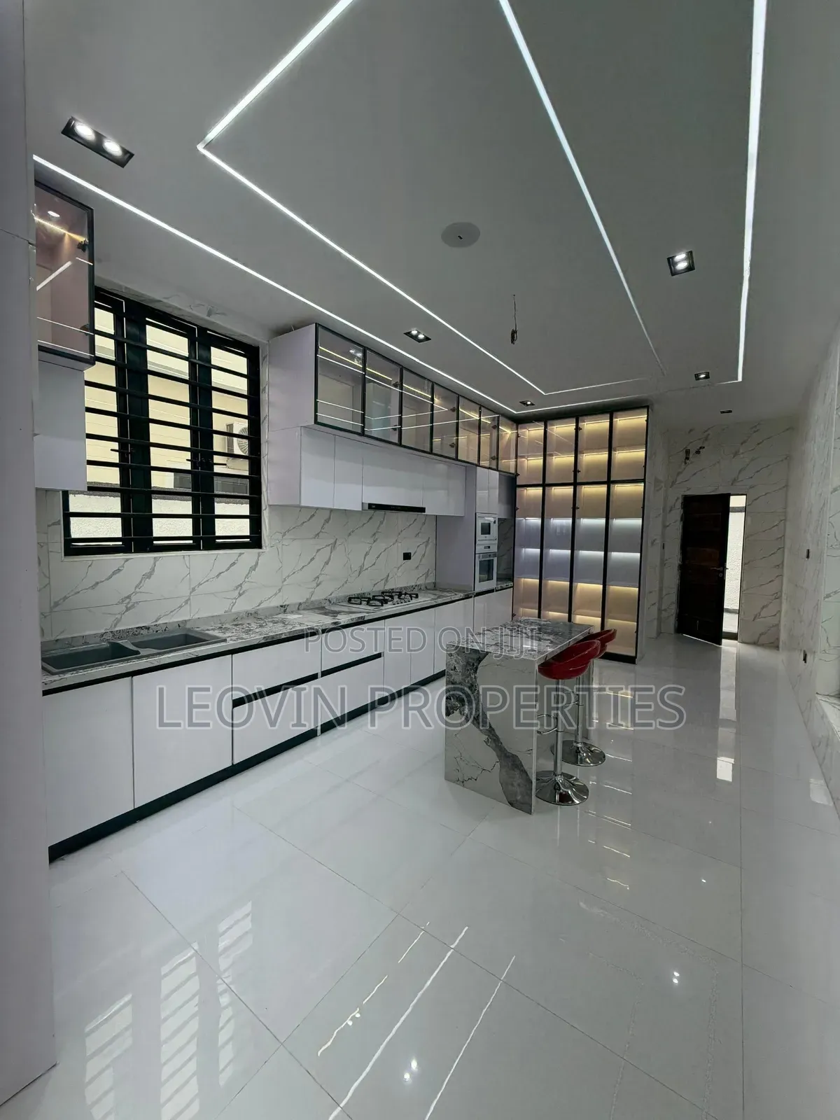 5bdrm Duplex in Chevron Luxury, Lekki Expressway for sale