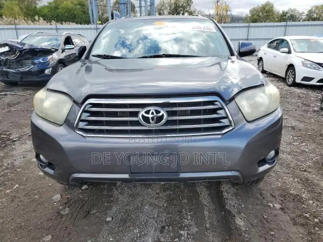 Toyota Highlander SE 2010 Gray