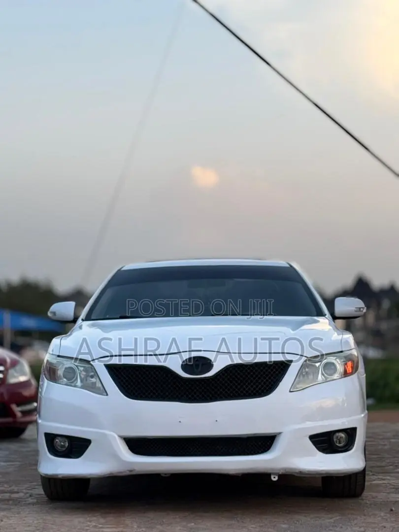 Toyota Camry SE 4dr Sedan (2.5L 4cyl 6AM) 2010 White