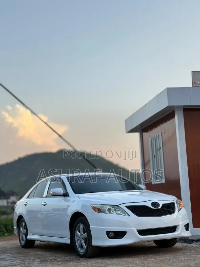 Toyota Camry SE 4dr Sedan (2.5L 4cyl 6AM) 2010 White