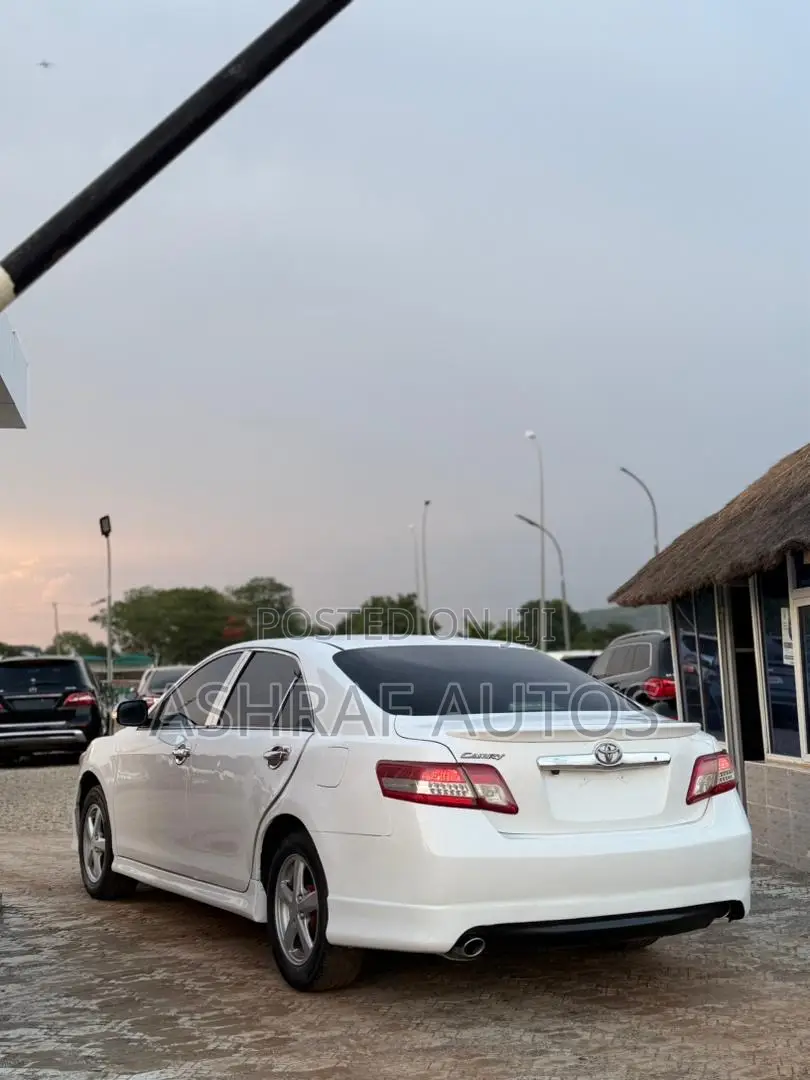 Toyota Camry SE 4dr Sedan (2.5L 4cyl 6AM) 2010 White