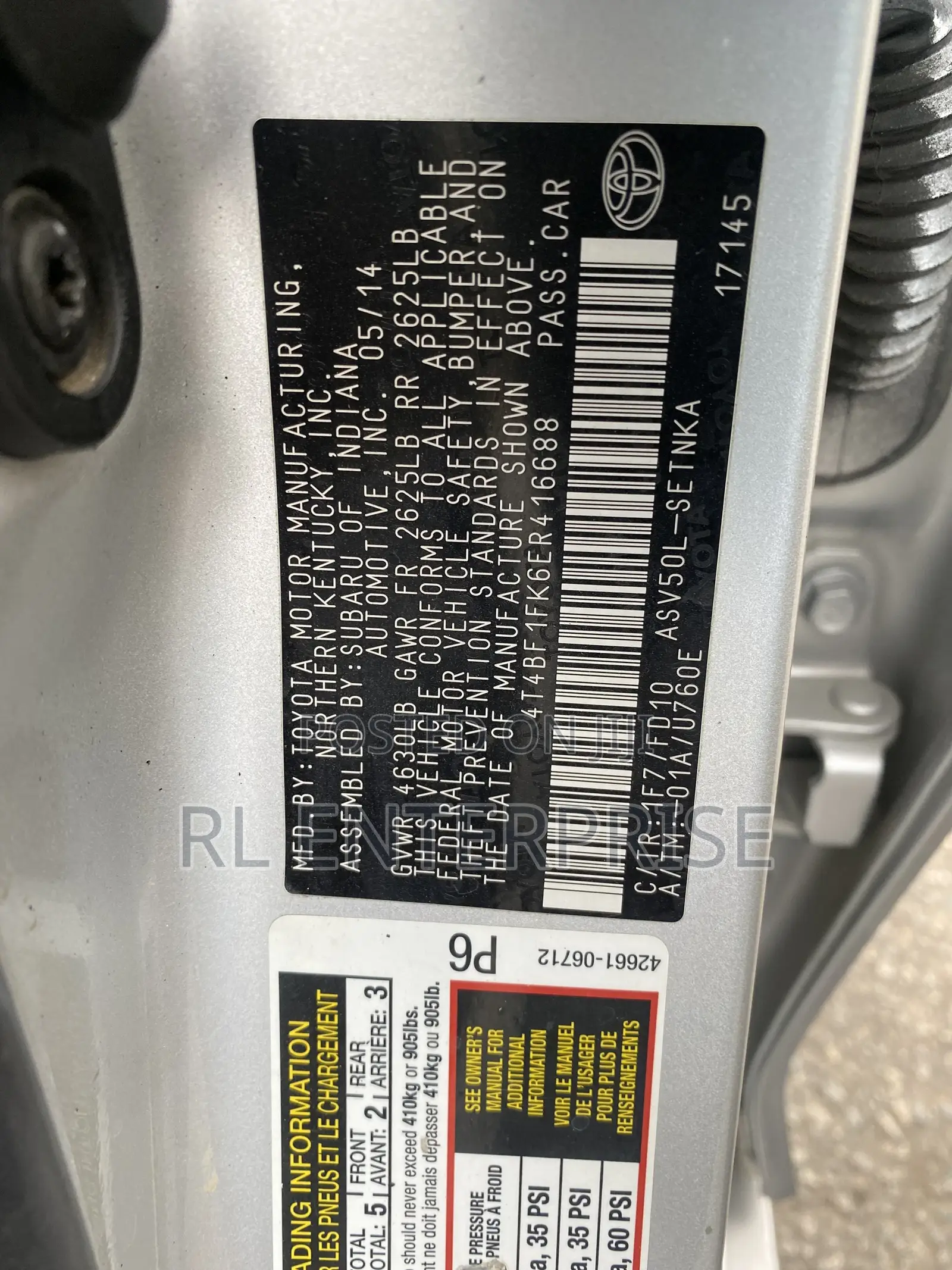 Toyota Camry LE 4dr Sedan w/Prod. End 11/13 (2.5L 4cyl 6A) 2014 Silver