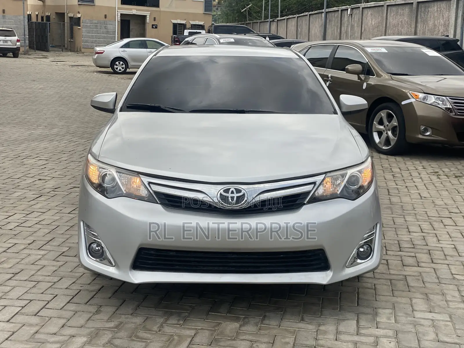 Toyota Camry LE 4dr Sedan w/Prod. End 11/13 (2.5L 4cyl 6A) 2014 Silver