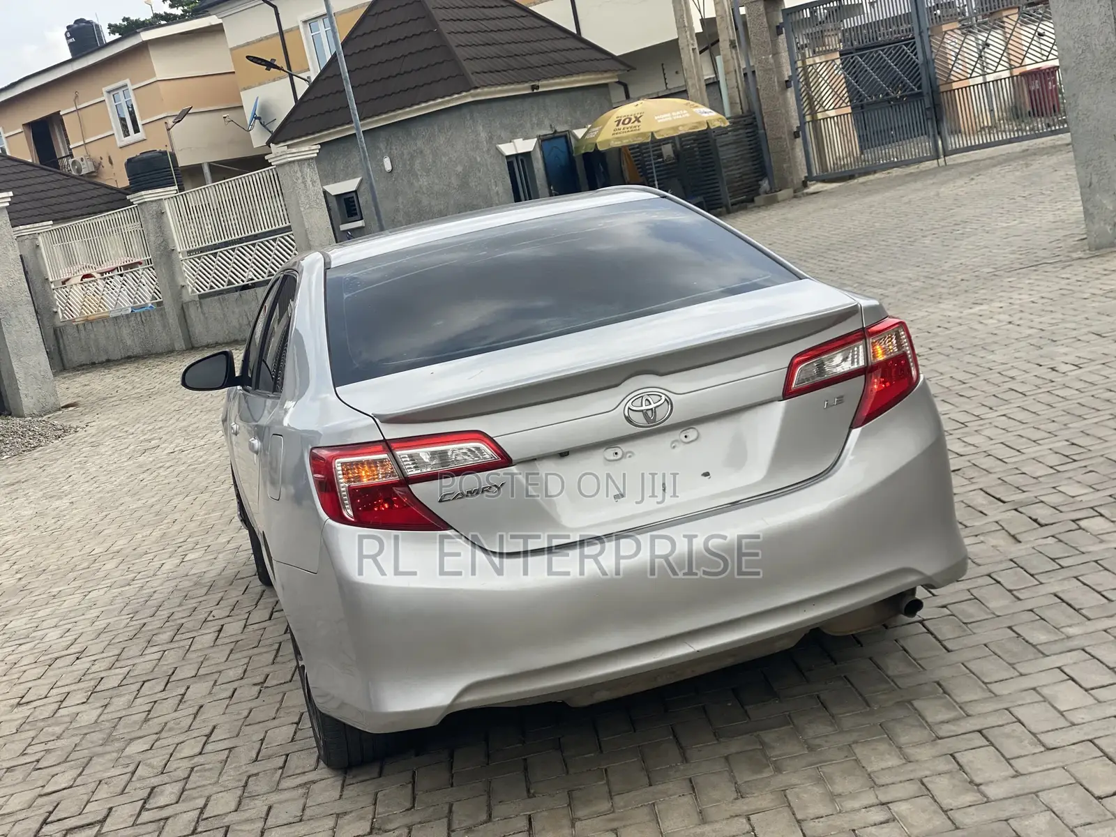 Toyota Camry LE 4dr Sedan w/Prod. End 11/13 (2.5L 4cyl 6A) 2014 Silver