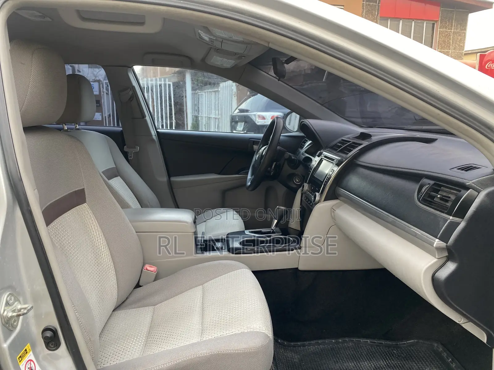Toyota Camry LE 4dr Sedan w/Prod. End 11/13 (2.5L 4cyl 6A) 2014 Silver