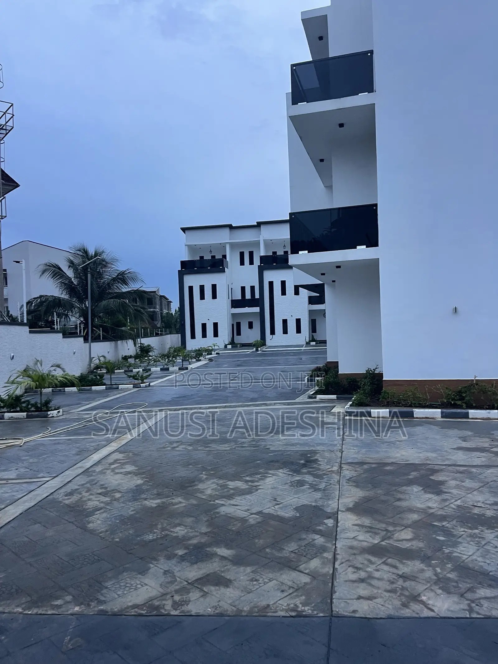 3bdrm Block of Flats in Katampe Extension At for sale