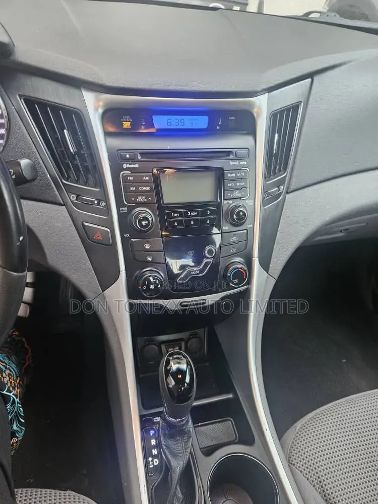Hyundai Sonata SE 2.0T Sedan FWD (2.0L 4cyl 6A) 2011 White