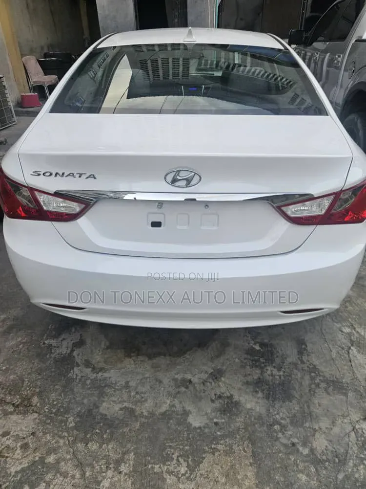 Hyundai Sonata SE 2.0T Sedan FWD (2.0L 4cyl 6A) 2011 White