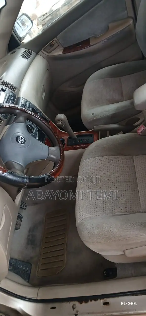 Toyota Corolla 2005 Gold