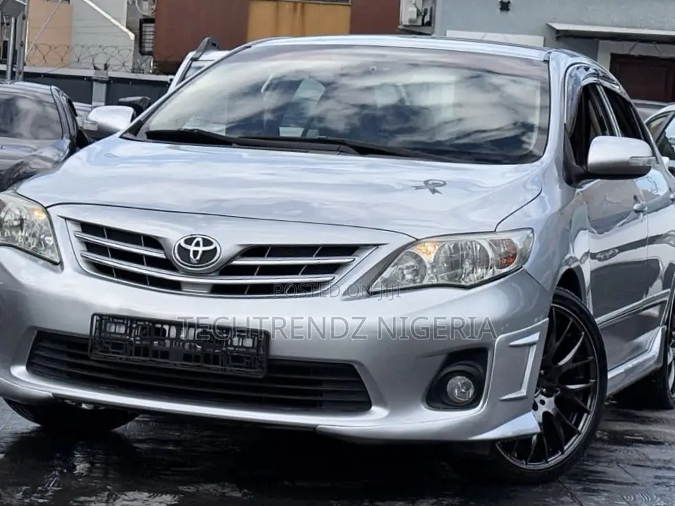 Toyota Corolla 2011 Silver