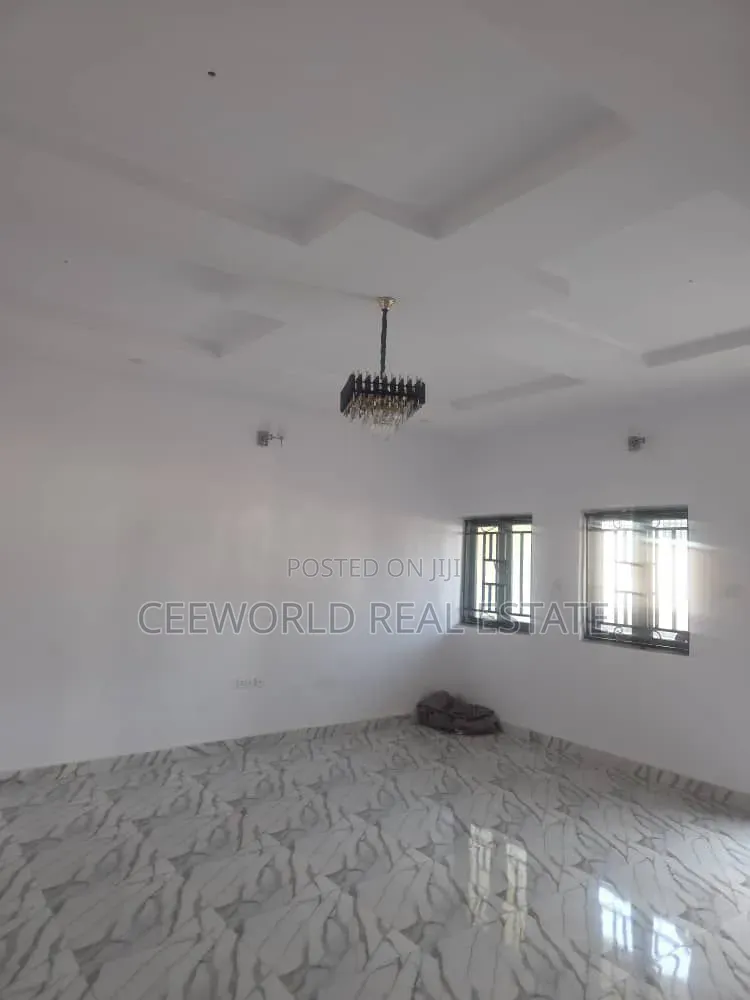 3bdrm Apartment in Olusoji Oluyole, Akala Express for rent