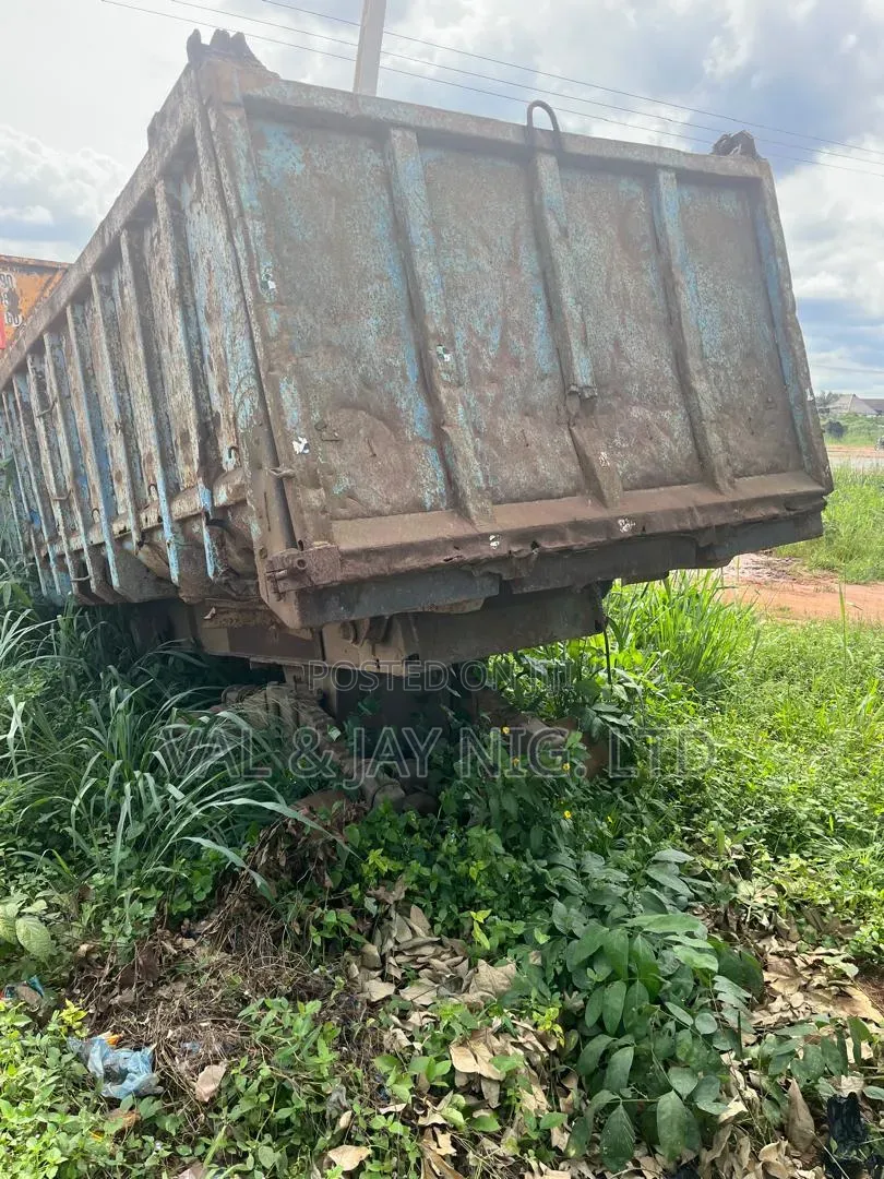 30 - 35 Tons Tipping Trailer Bucket (Direct Belgium)