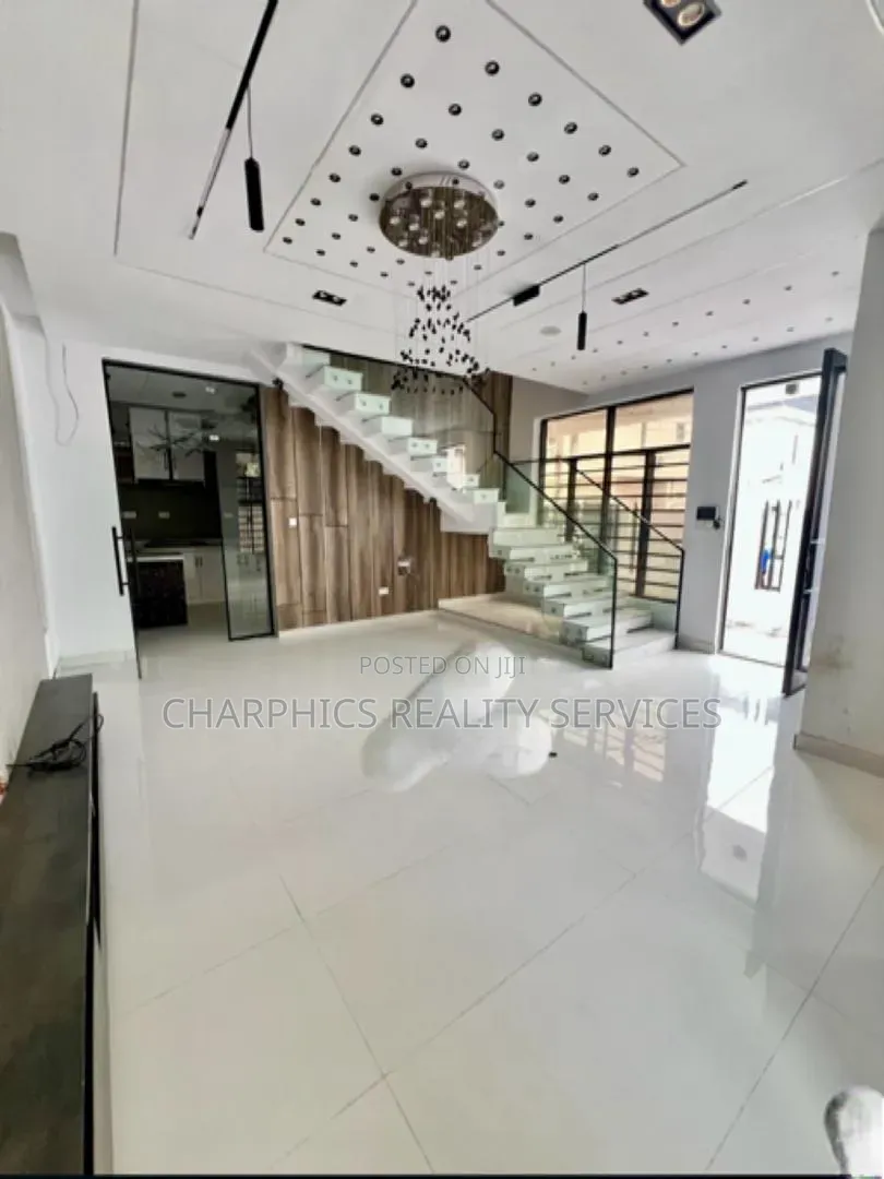 4bdrm Duplex in Ikota for sale