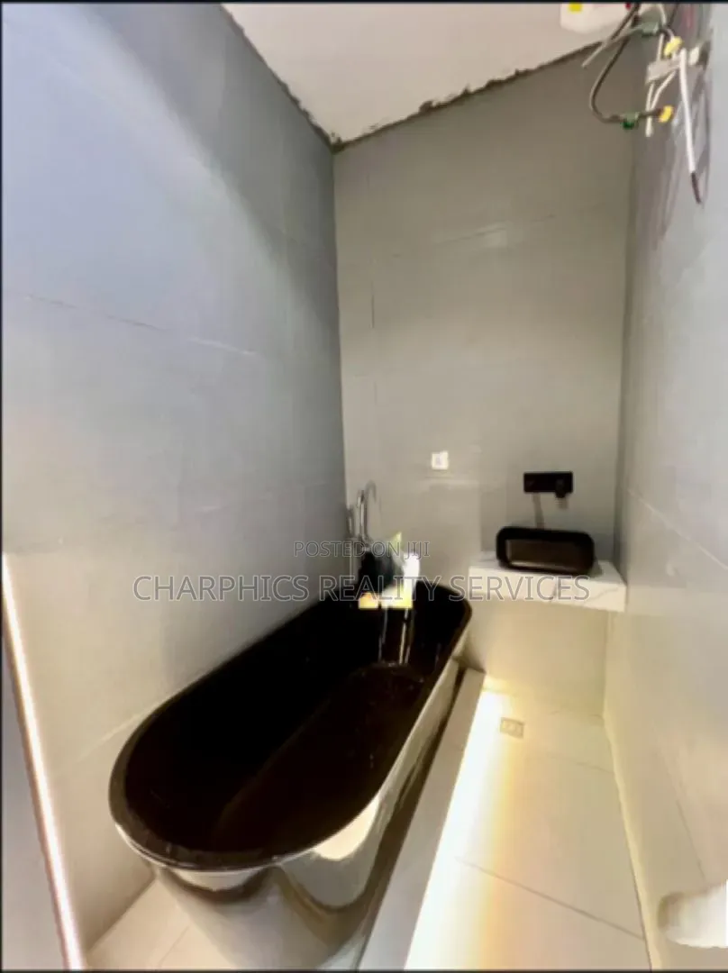 4bdrm Duplex in Ikota for sale