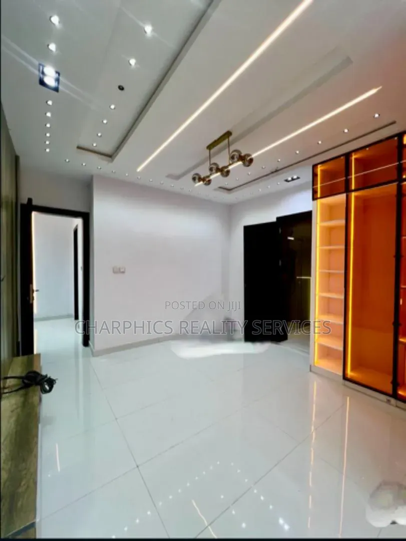4bdrm Duplex in Ikota for sale