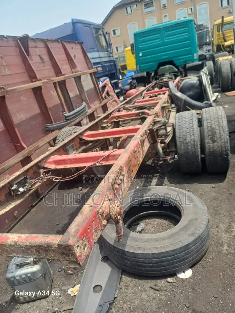 1524 Mercedes Benz Truck 6 Tyres (Foreign Used)