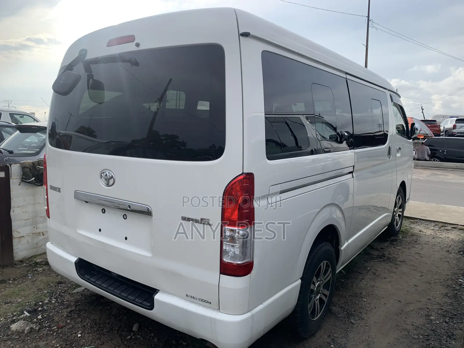 Toyota HiAce 2015 White