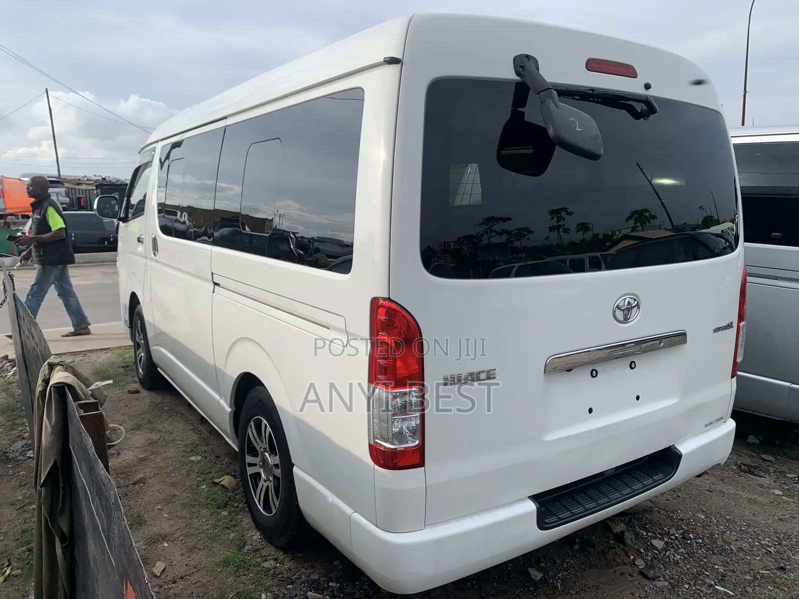 Toyota HiAce 2015 White