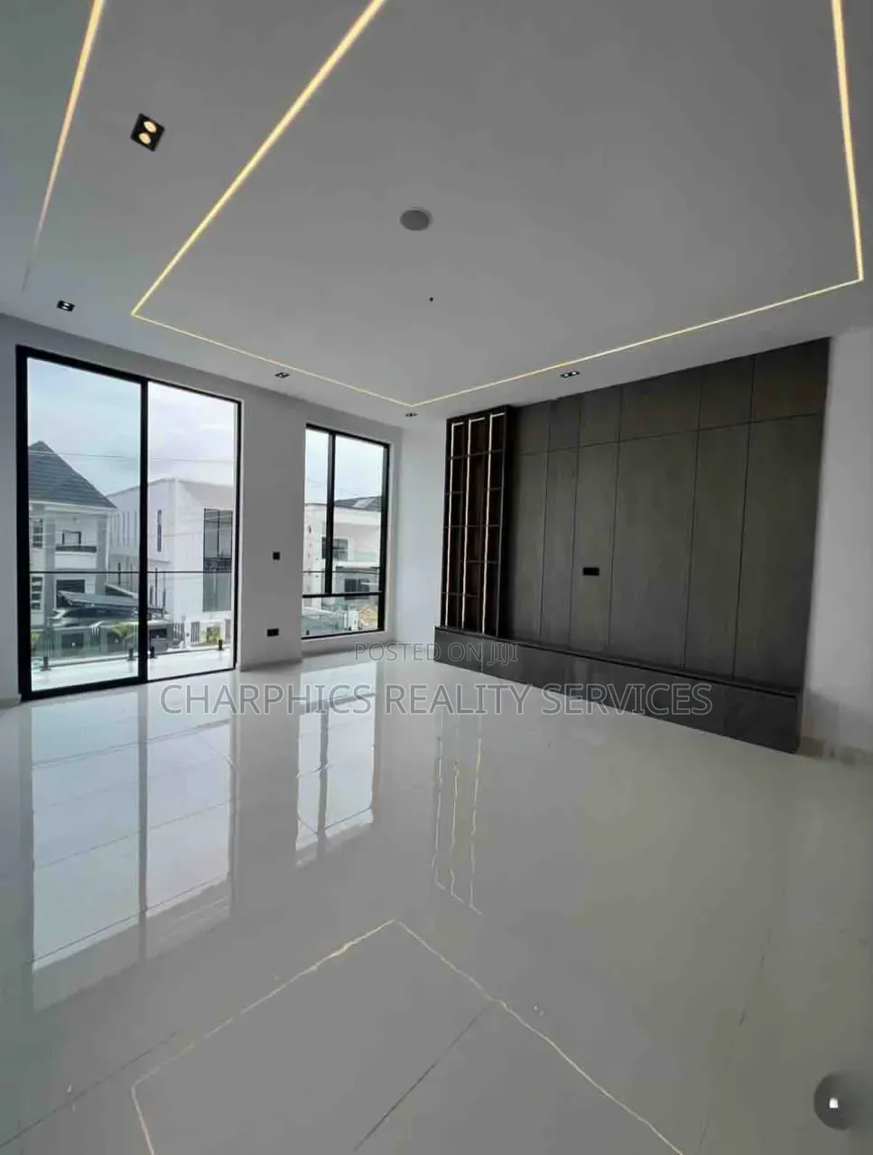 5bdrm Duplex in Ikota for sale