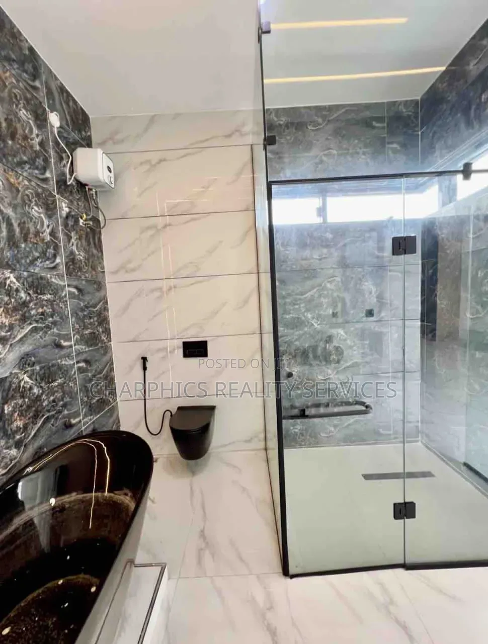 4bdrm Duplex in Chevron for sale
