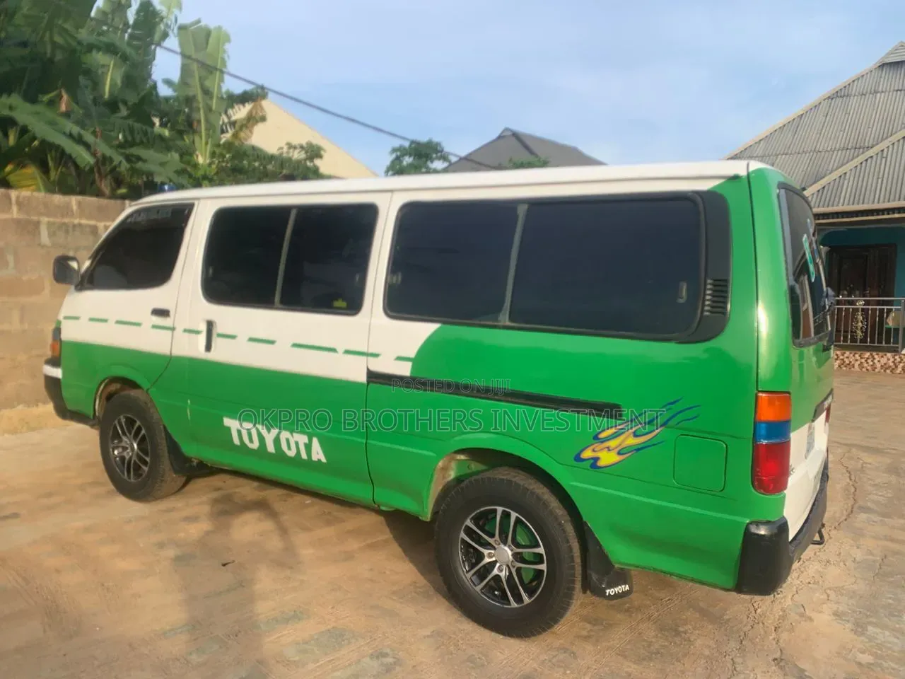 Toyota HiAce 2000 Green