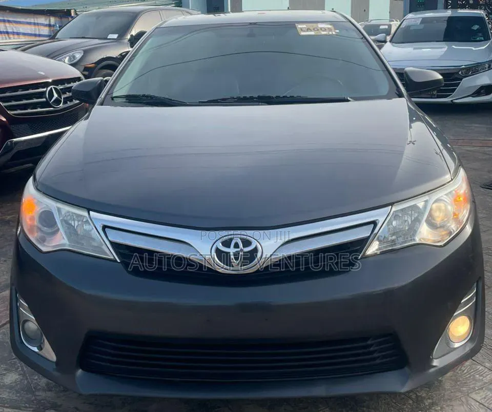 Toyota Camry XLE V6 4dr Sedan (3.5L 6cyl 6A) 2012 Gray
