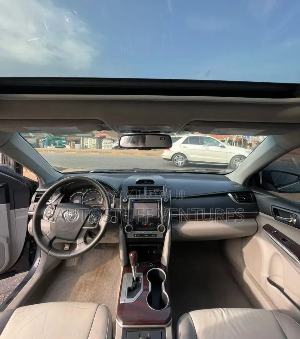 Toyota Camry XLE V6 4dr Sedan (3.5L 6cyl 6A) 2012 Gray