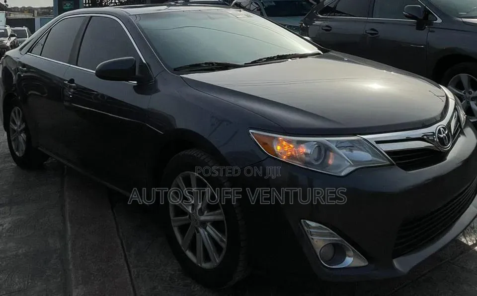 Toyota Camry XLE V6 4dr Sedan (3.5L 6cyl 6A) 2012 Gray
