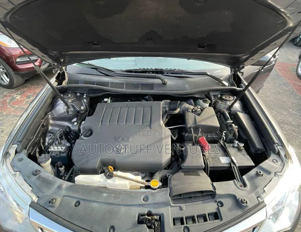 Toyota Camry XLE V6 4dr Sedan (3.5L 6cyl 6A) 2012 Gray