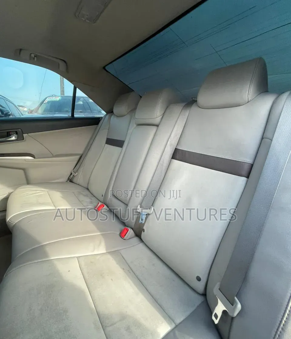 Toyota Camry XLE V6 4dr Sedan (3.5L 6cyl 6A) 2012 Gray
