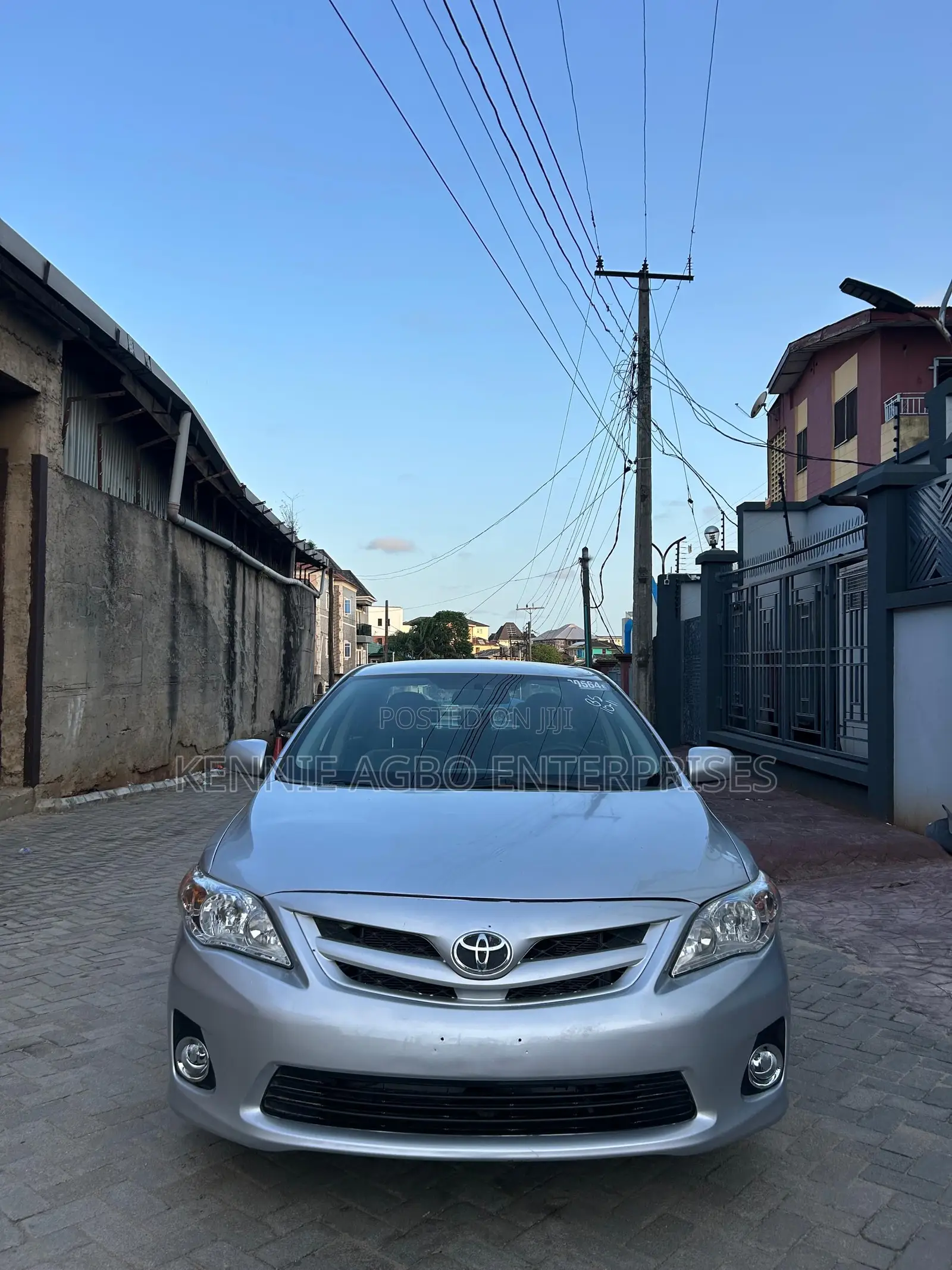 Toyota Corolla LE 4dr Sedan (1.8L 4cyl 4A) 2012 Silver