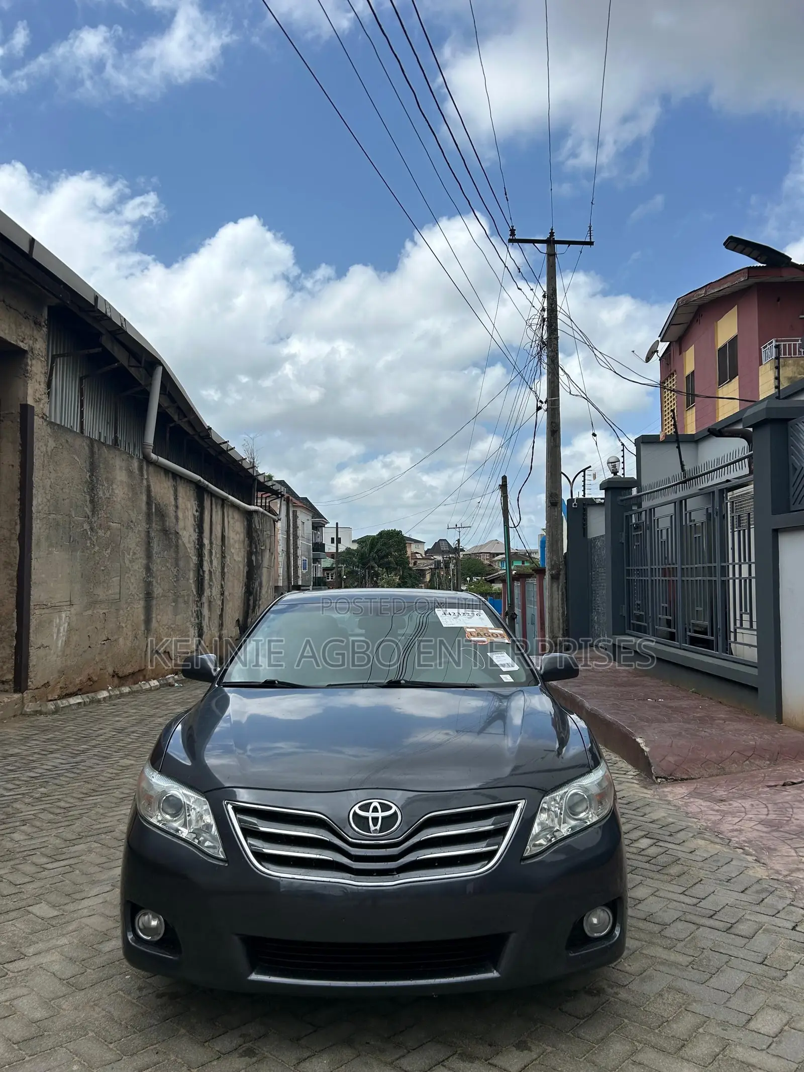 Toyota Camry XLE 4dr Sedan (2.5L 4cyl 6A) 2011 Gray