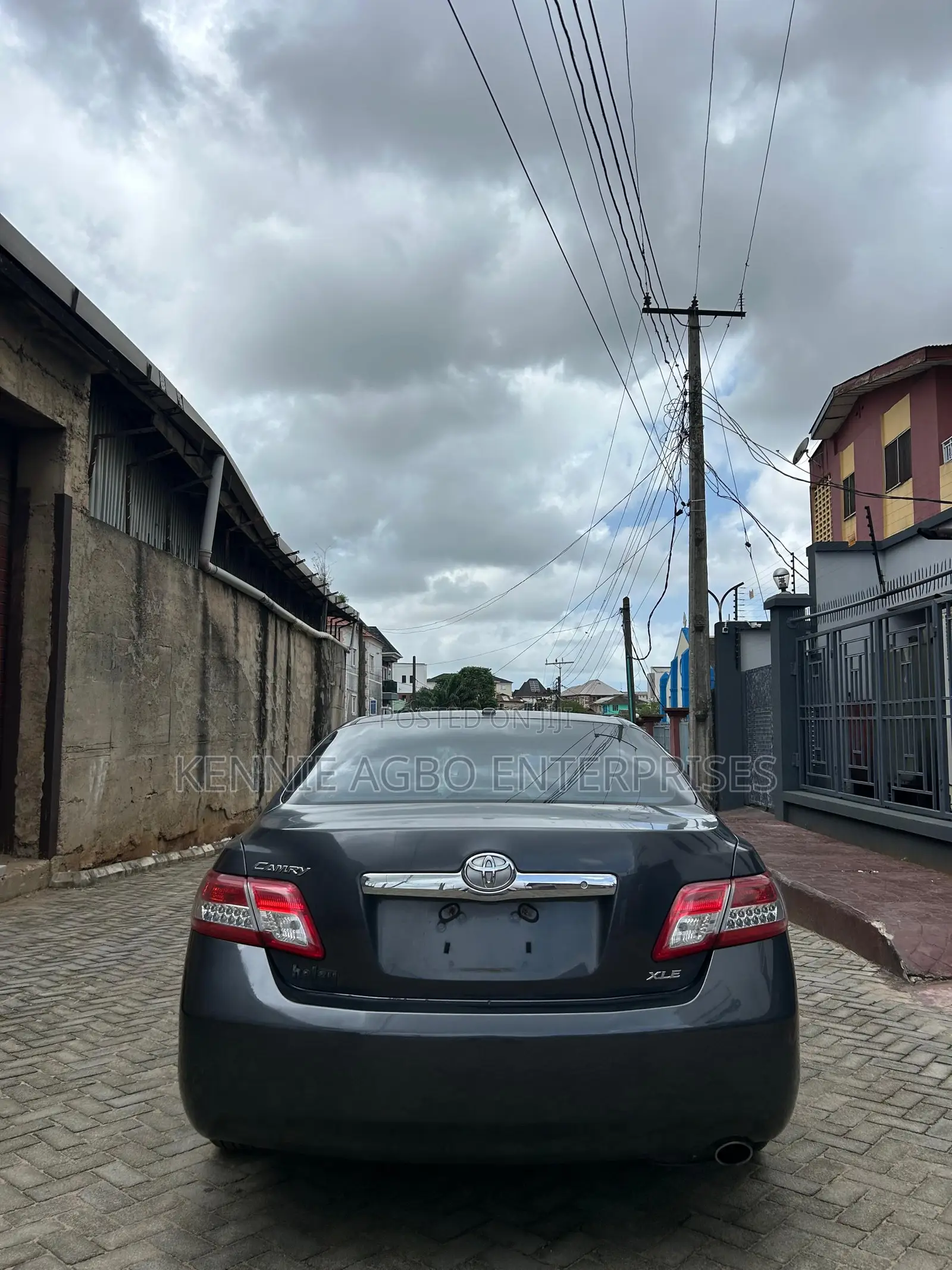 Toyota Camry XLE 4dr Sedan (2.5L 4cyl 6A) 2011 Gray