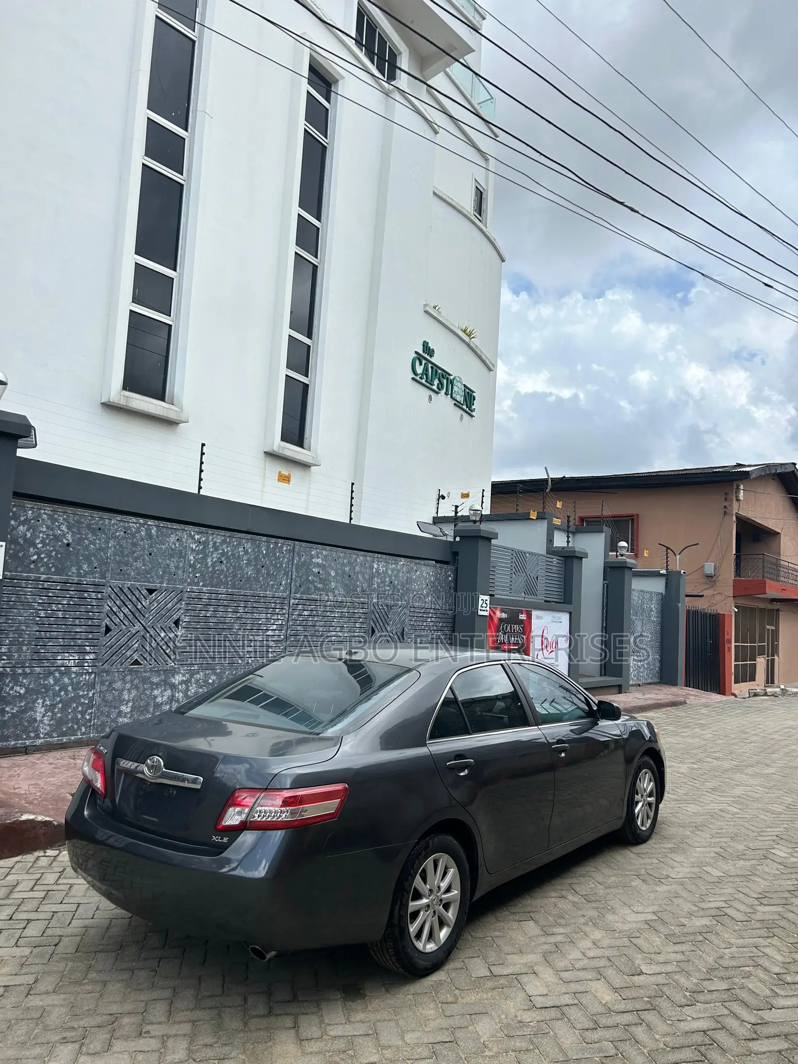Toyota Camry XLE 4dr Sedan (2.5L 4cyl 6A) 2011 Gray