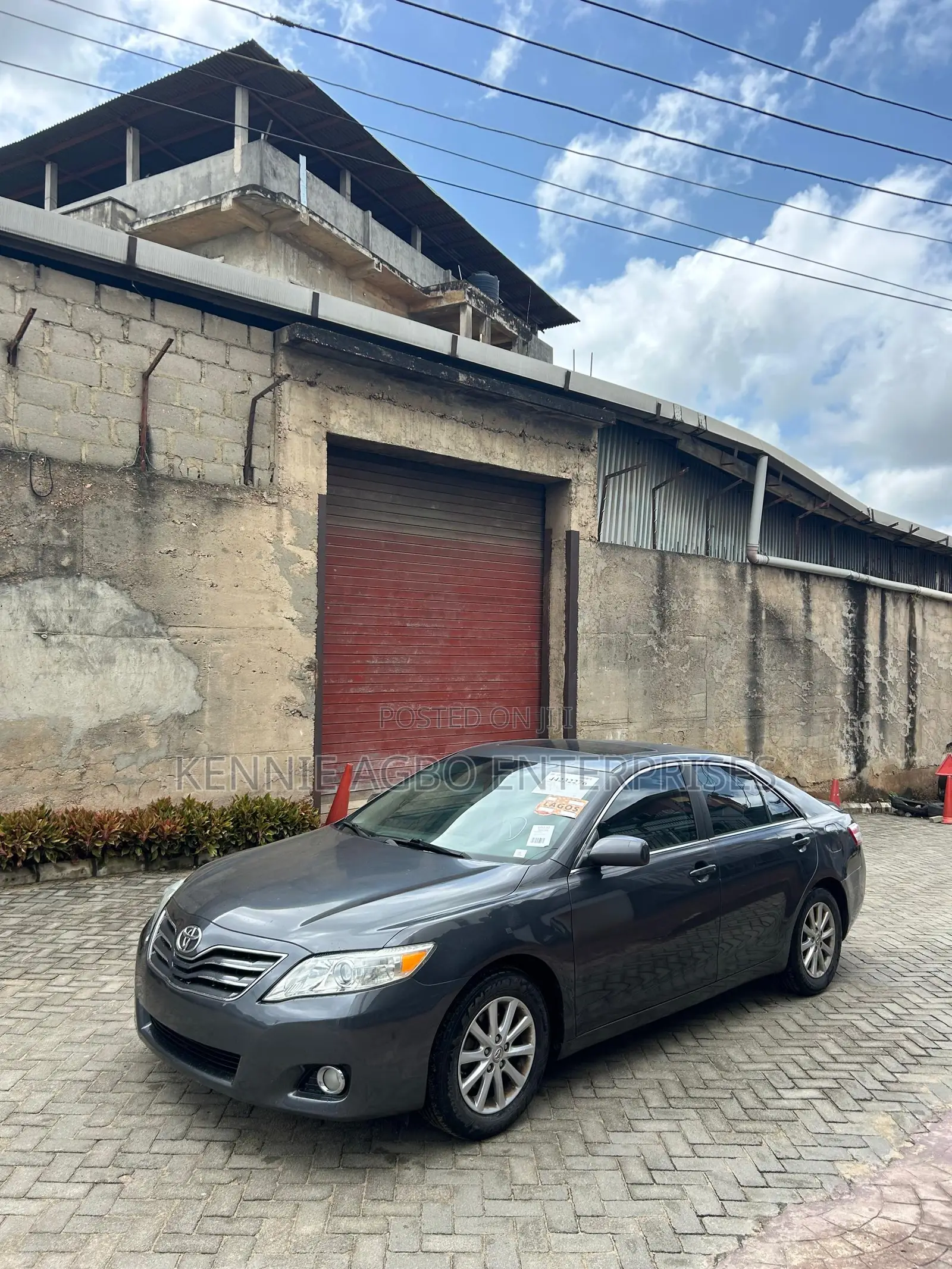 Toyota Camry XLE 4dr Sedan (2.5L 4cyl 6A) 2011 Gray