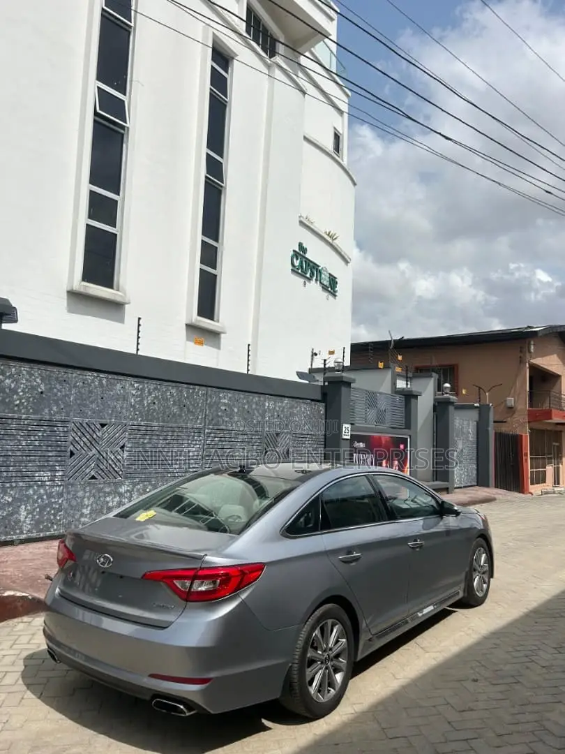 Hyundai Sonata Limited Sedan FWD (2.4L 4cyl 6A) 2016 Silver