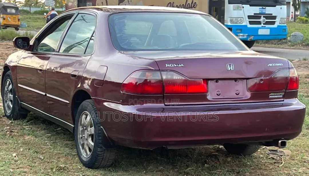 Honda Accord 5P 2001 Red