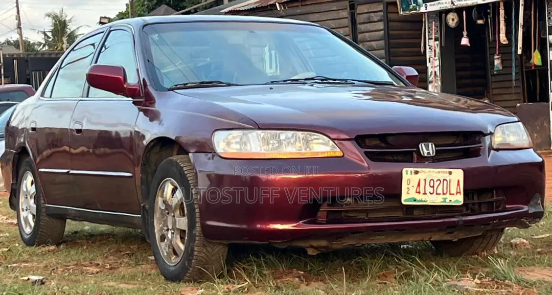 Honda Accord 5P 2001 Red