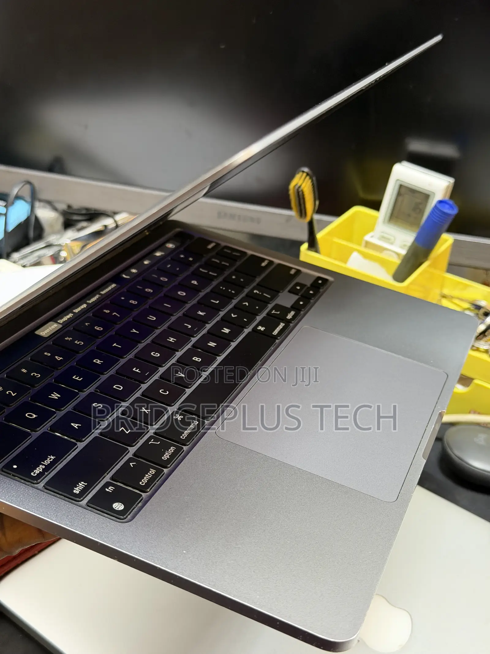 Laptop Apple MacBook Pro 2020 M1 8GB Apple M1 SSD 256GB