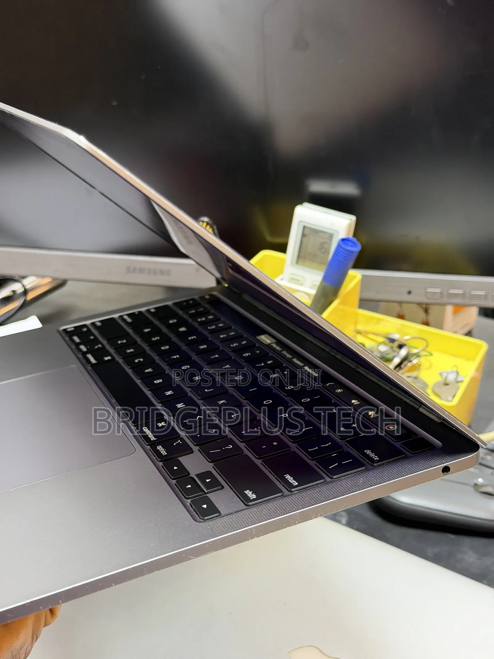 Laptop Apple MacBook Pro 2020 M1 8GB Apple M1 SSD 256GB
