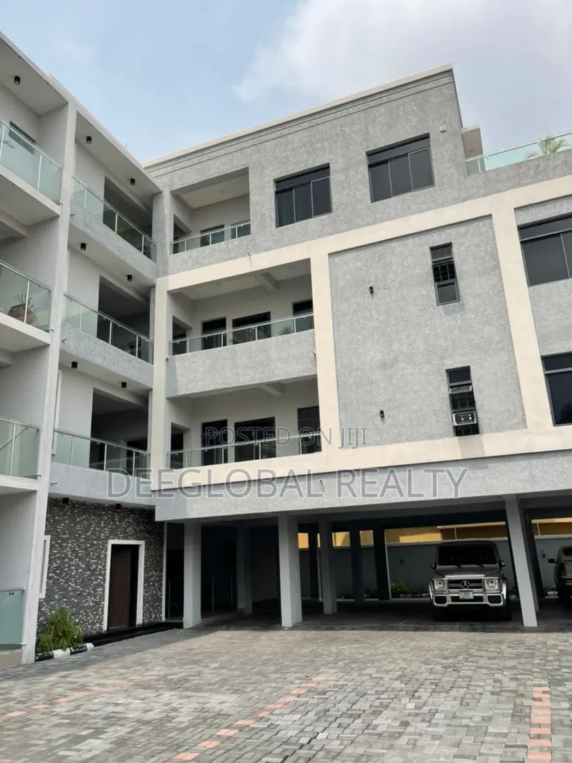 3bdrm Apartment in Lekki Phase 1 for rent