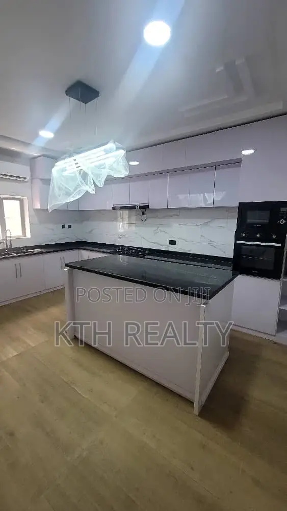 4bdrm Duplex in Banana Island for rent