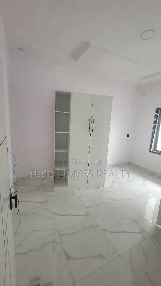 4bdrm Duplex in Banana Island for rent