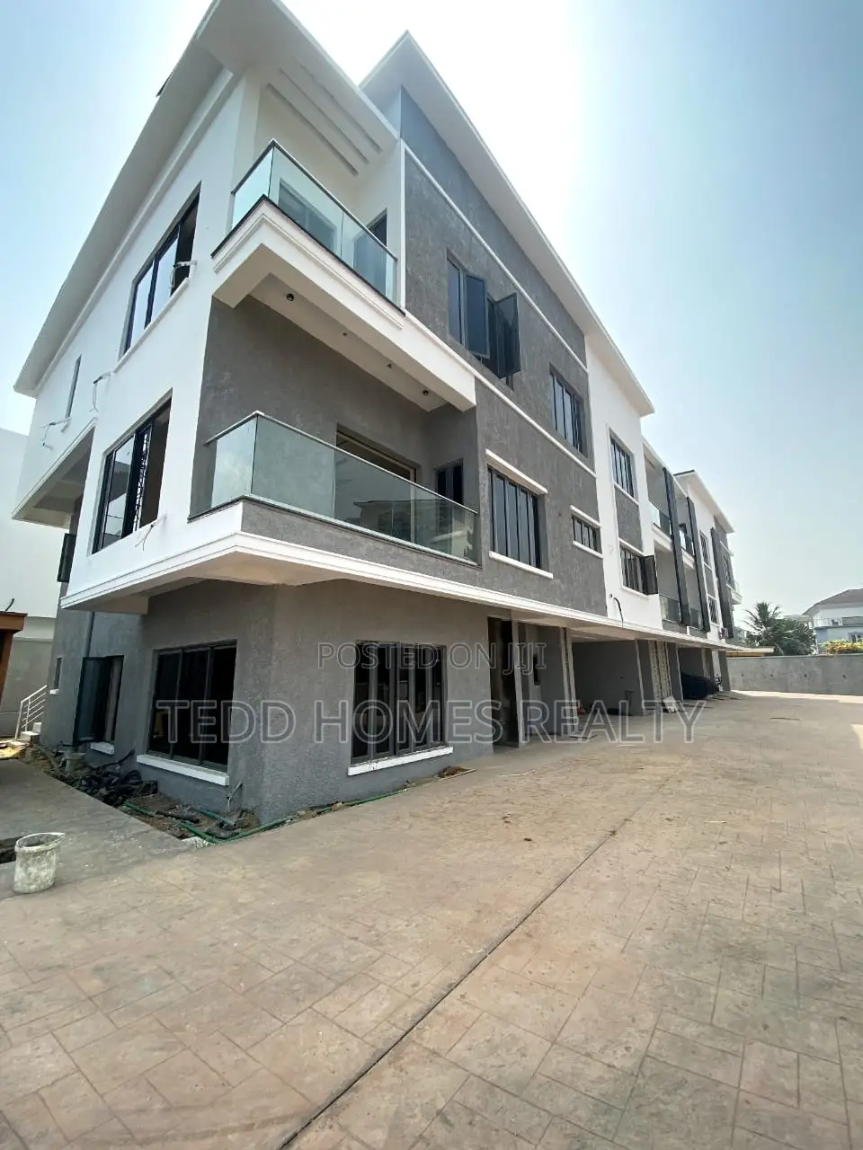 4bdrm Duplex in Banana Island for rent