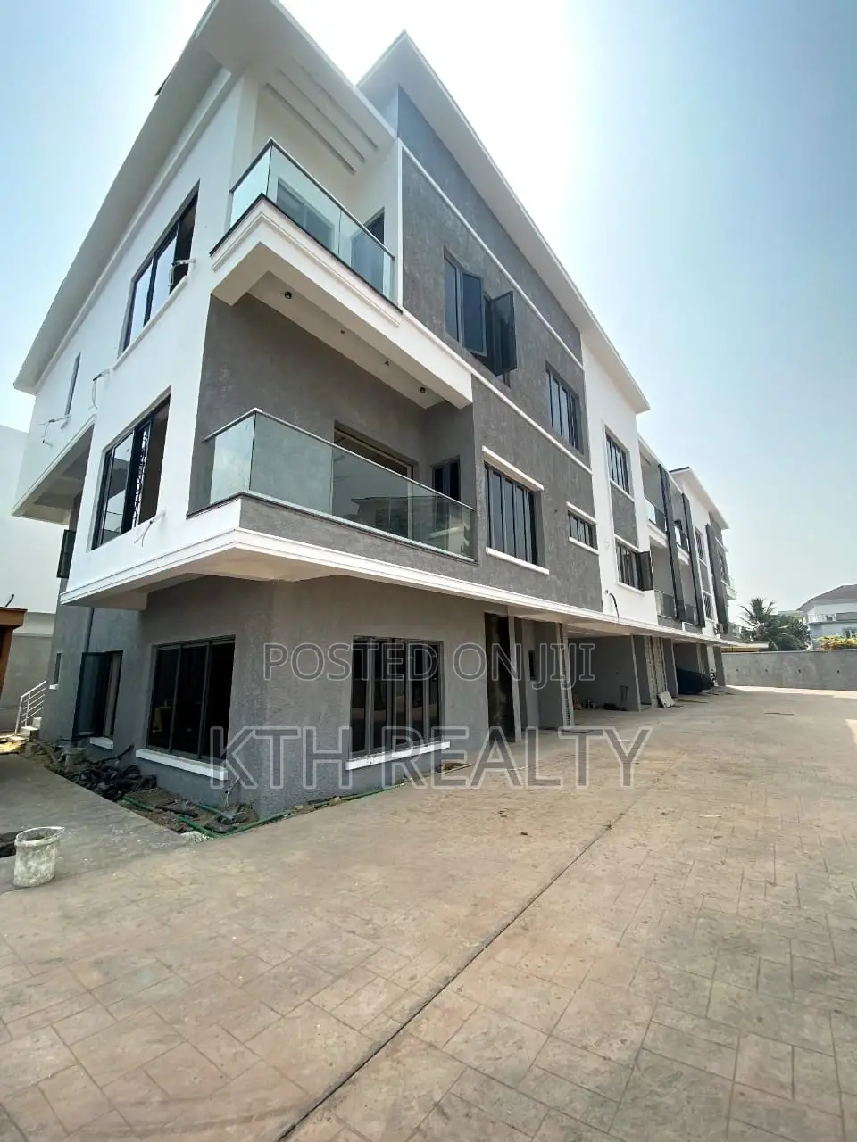 4bdrm Duplex in Banana Island for rent