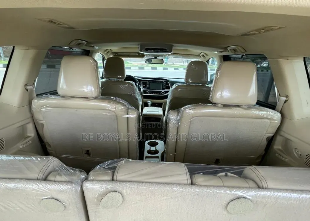 Toyota Highlander XLE 4dr SUV AWD (3.5L 6cyl 6A) 2015 Gold